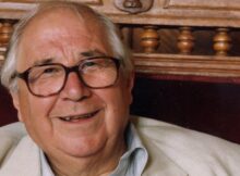 Antiques Roadshow's Henry Sandon dies aged 95